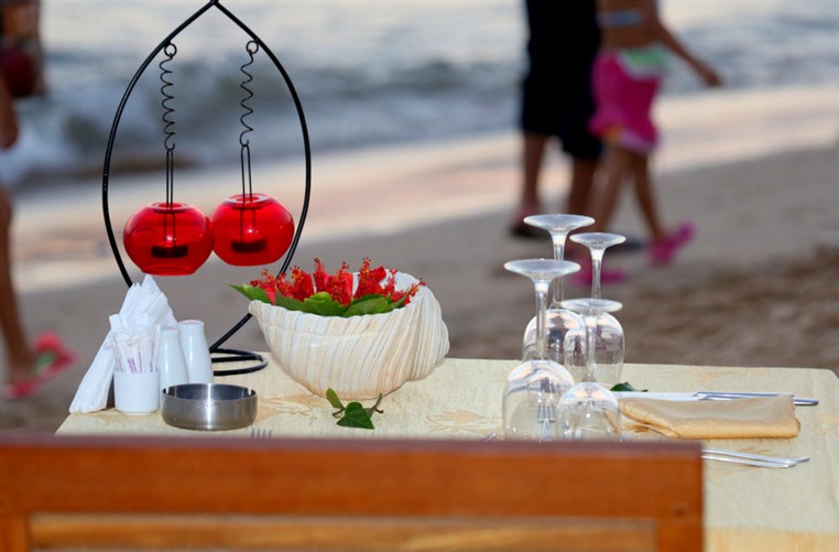 Romantic Dinner at Edde Sands